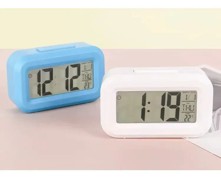 Digital väckarklocka med LED – alarm, kalender & snooze