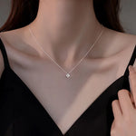 Halsband Klara (halsband med fyrklöver och gnistrande sten)