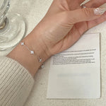 Armband Linn (fyrklöver-armband i guldfärg med zirkoner)