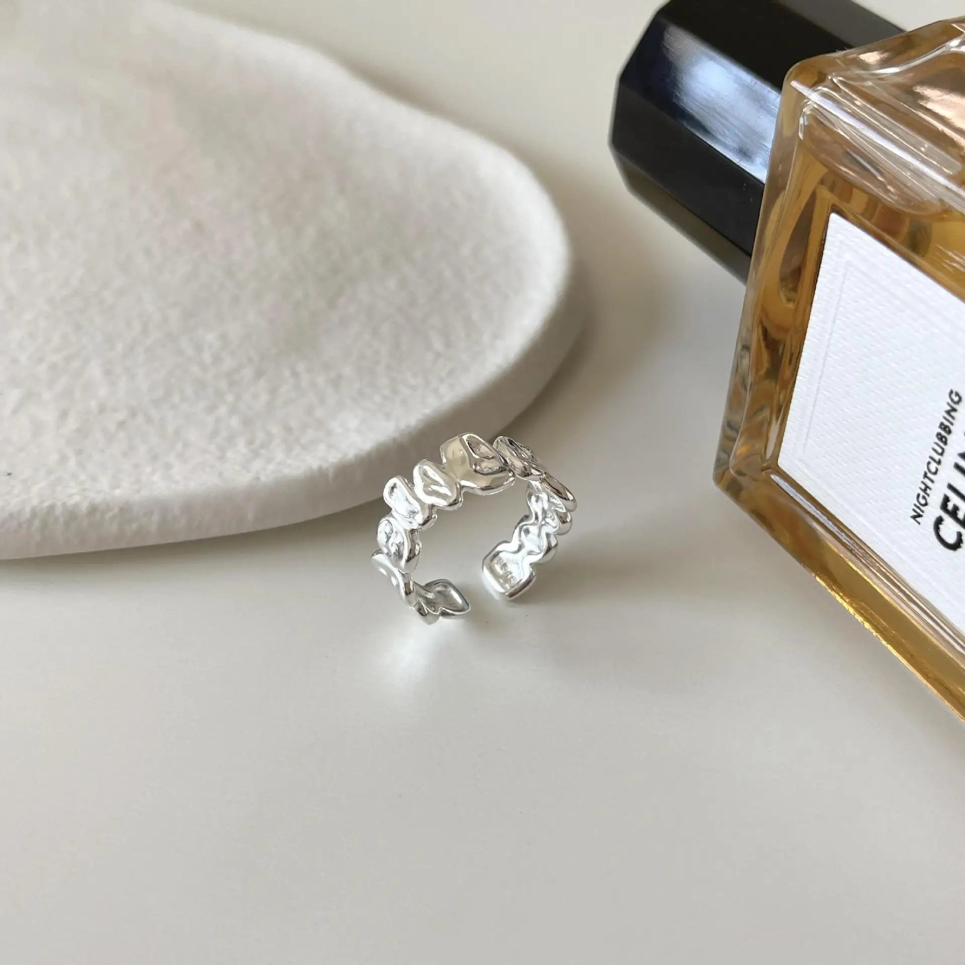 Ring Liv (öppen oregelbunden ring i silverfärg – justerbar design)