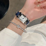 Klocka Emilia (klassisk damklocka med läderband och vattenskydd 30 m)