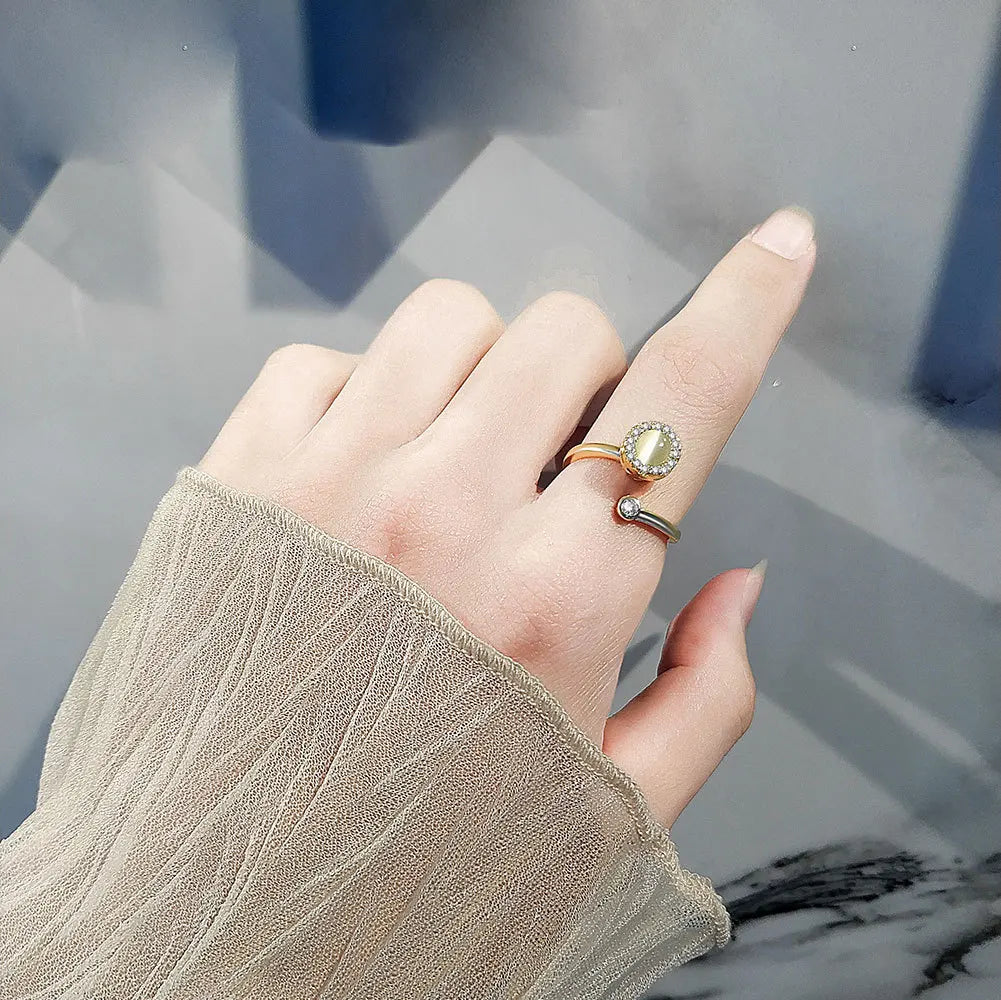 Stjärnring – snurrbar damring med mån- & stjärndetaljer