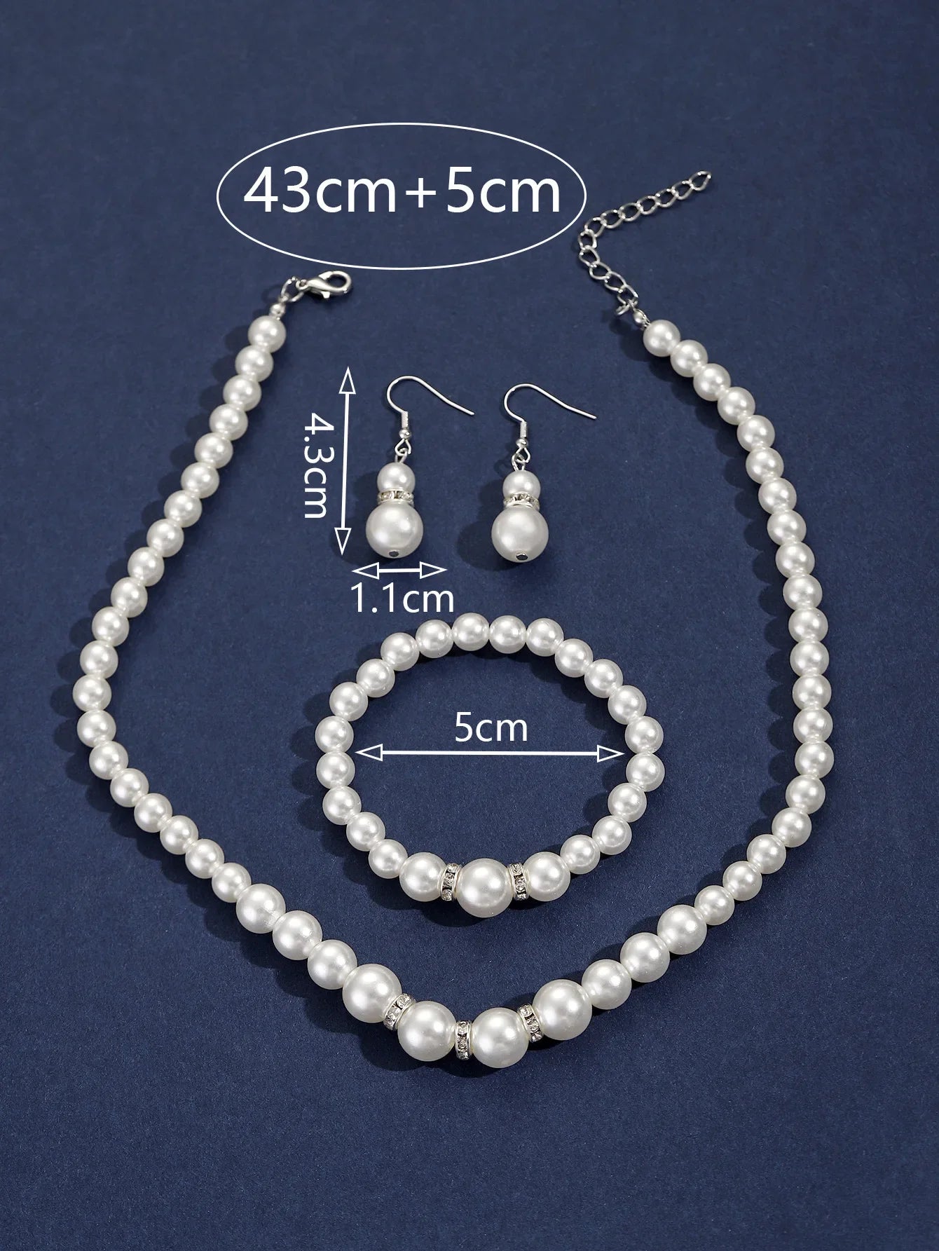 Smyckeset med pärlor – halsband, armband & örhängen