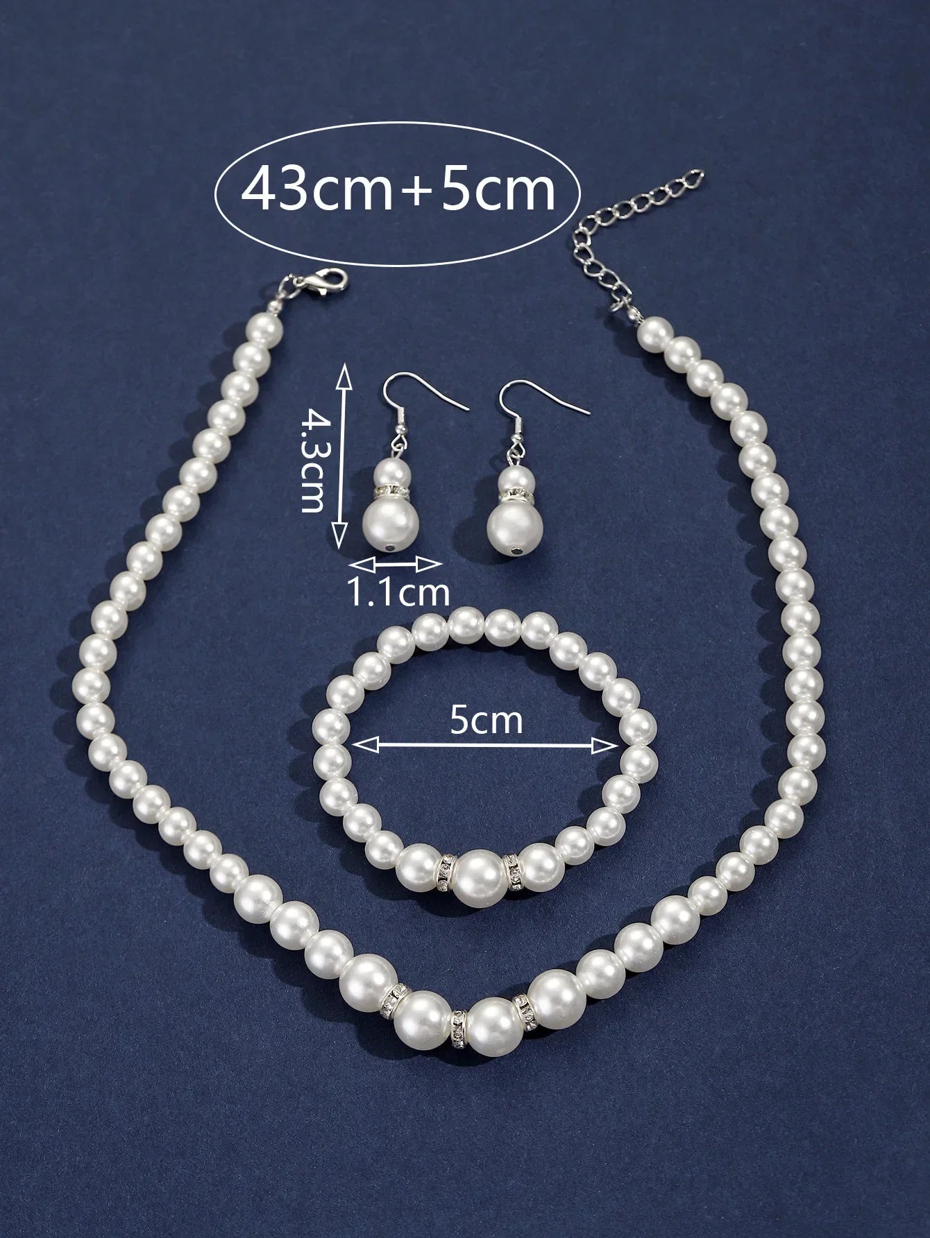 Smyckeset med pärlor – halsband, armband & örhängen