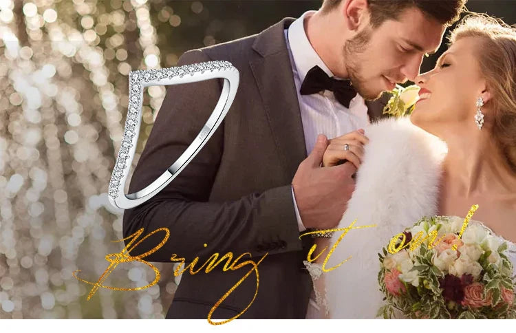 V-formad ring med sten – stapelbar design