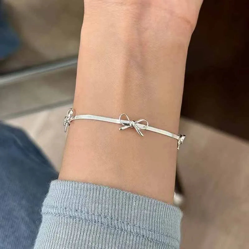 Armband Elise (enkelt armband med rosett & geometrisk design)