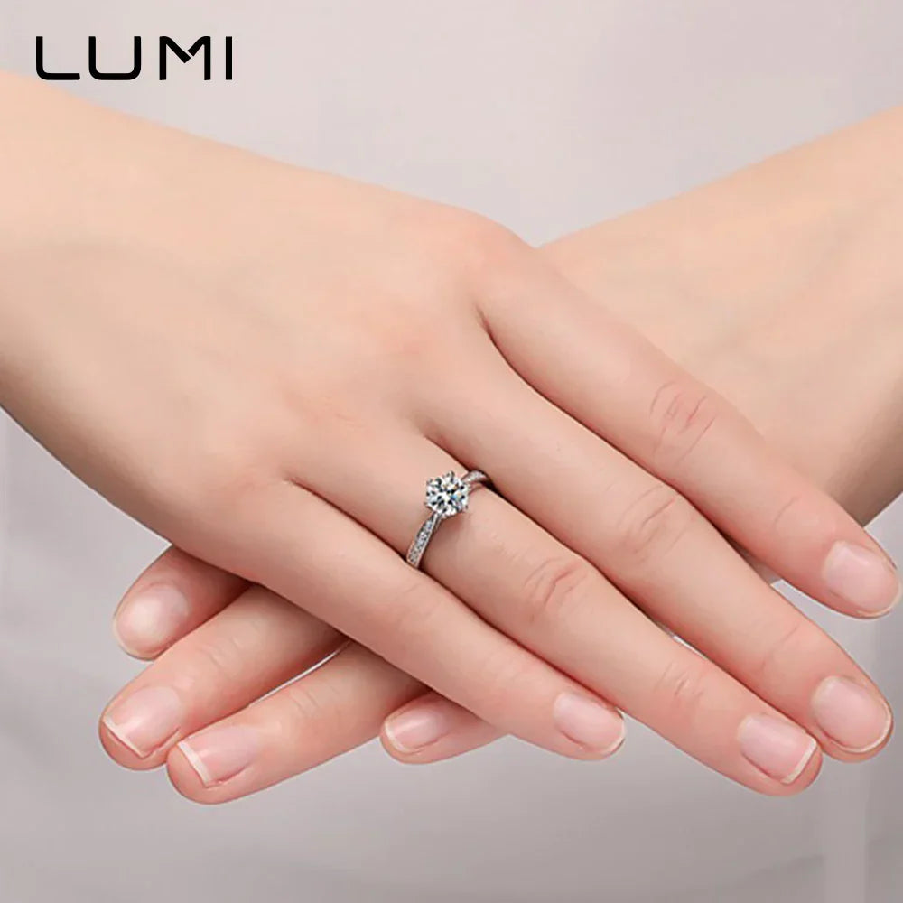 Ring i silverfärg – gnistrande sten