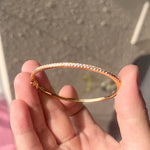 Armband Maja (bangle i roséfärg med nitar – stilren design)