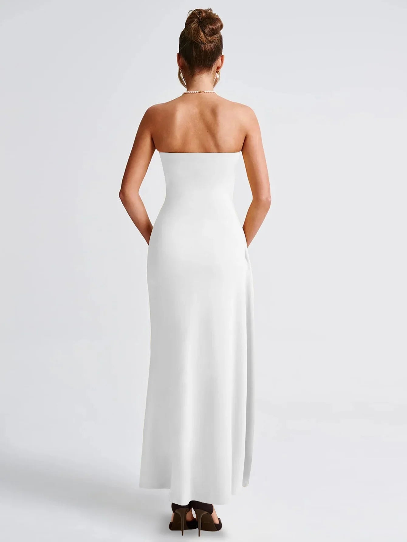 Sommarklänning – axelbandslös festklänning med slits