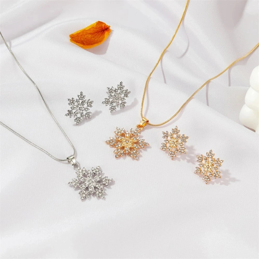Smyckeset Freja (halsband & örhängen i snöblomsdesign – guldfärg)
