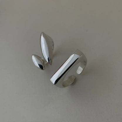 Ring Hedda (platt öppen ring i silverfärg – handgjord look)