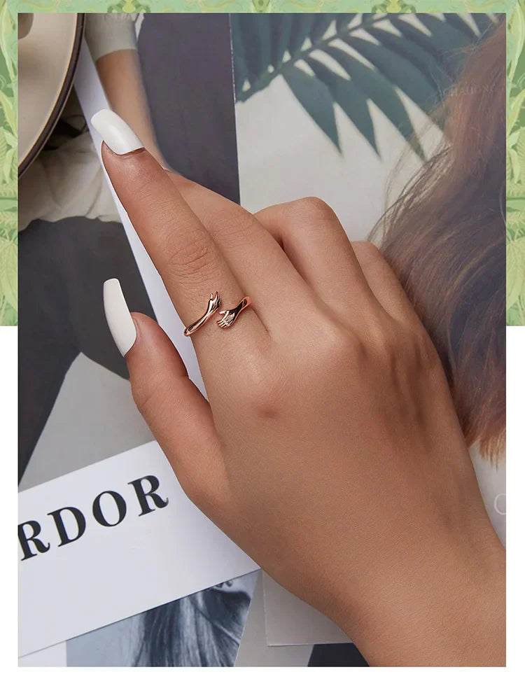 Kärleksring – öppen handdesign