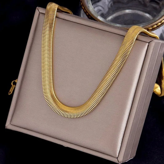 Ormkedja dam – tjock halskedja i rostfritt stål, trend 2023