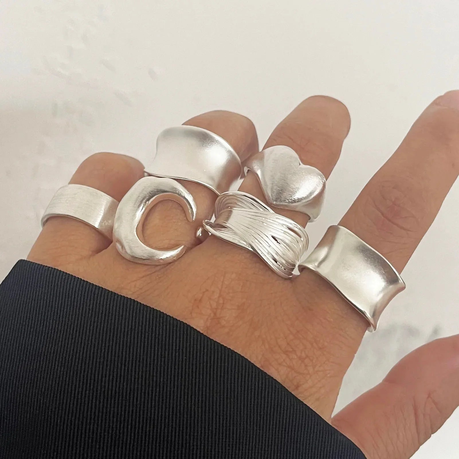 Ringset Astrid (set med bred måndesign i silverfärg – minimalistiskt)