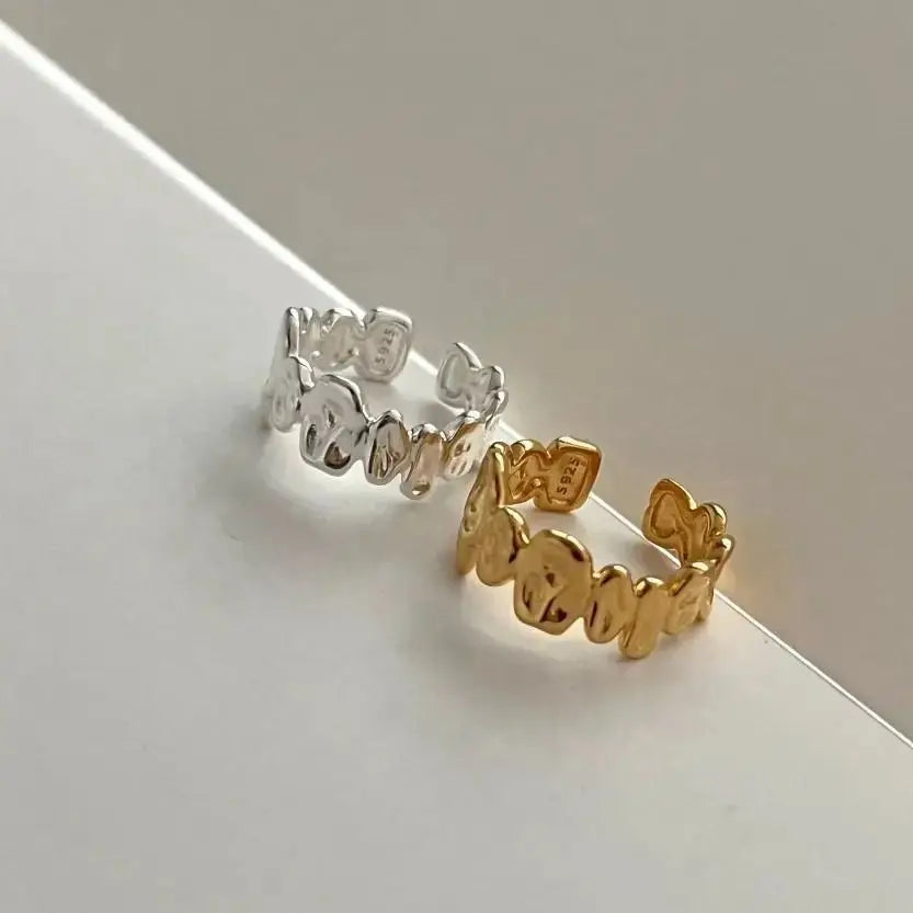 Ring Liv (öppen oregelbunden ring i silverfärg – justerbar design)
