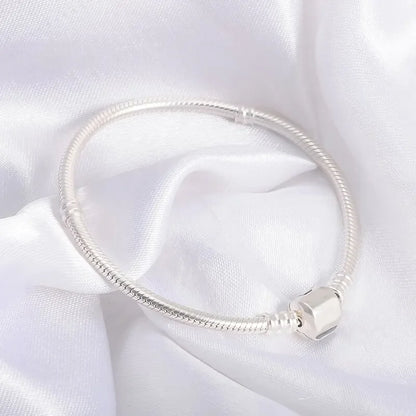 Armband Helena (ormkedja i silverfärg – mjuk och stilren)