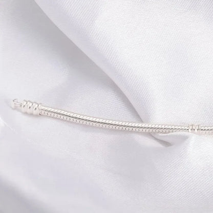 Armband Helena (ormkedja i silverfärg – mjuk och stilren)