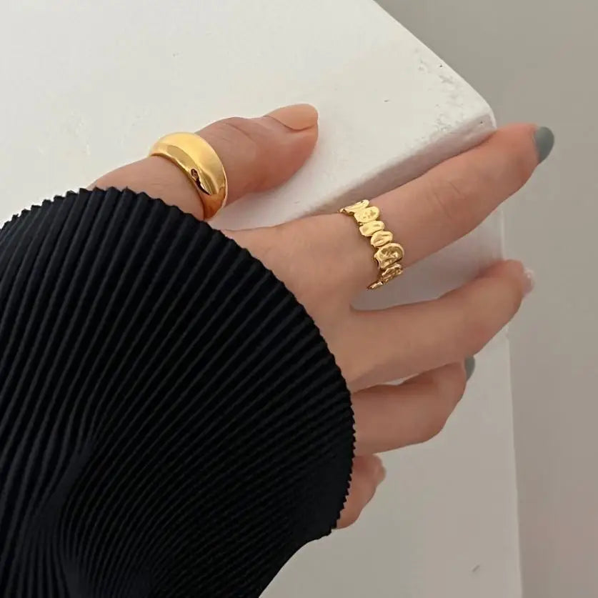 Ring Liv (öppen oregelbunden ring i silverfärg – justerbar design)