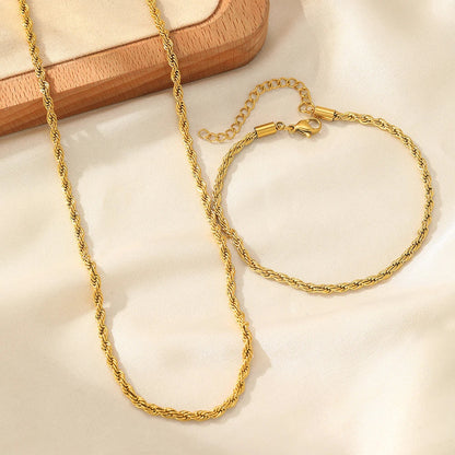 Halsband & armband i silverfärg – tvinnad kedja