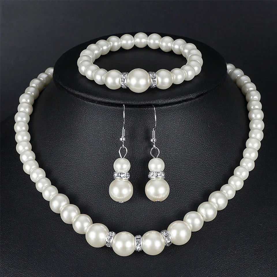 Smyckeset med pärlor – halsband, armband & örhängen