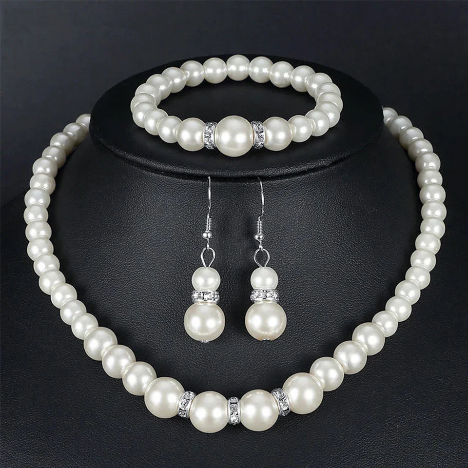 Smyckeset med pärlor – halsband, armband & örhängen