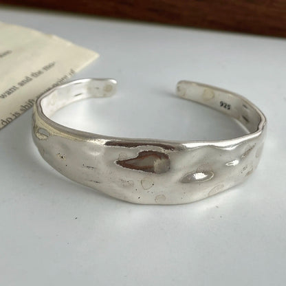 Armband Alma (brett armband i lagerdesign med stjärnor & hänge)