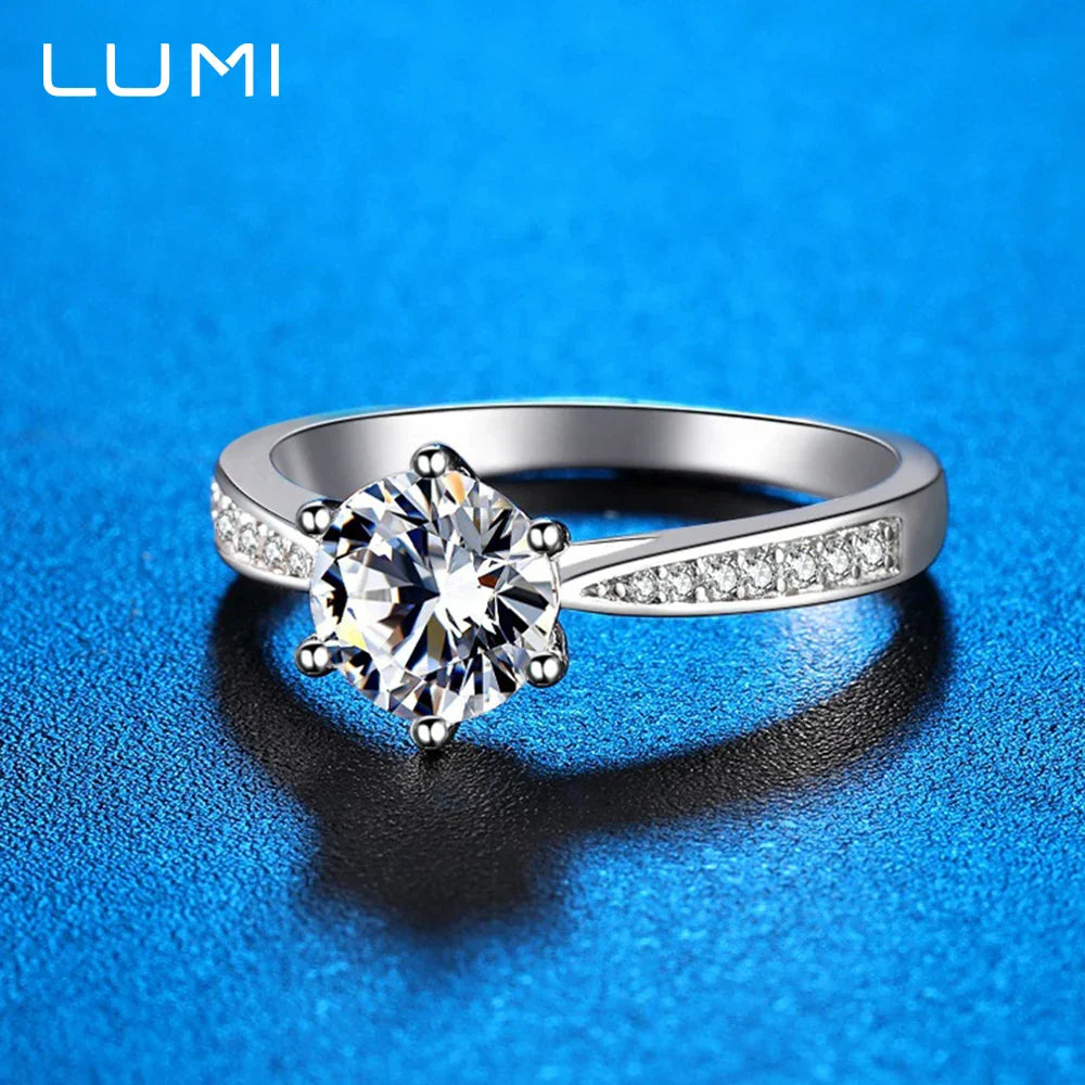 Ring i silverfärg – gnistrande sten