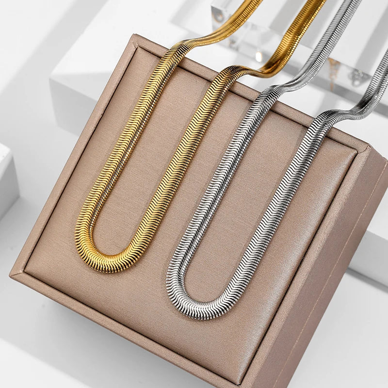 Ormkedja dam – tjock halskedja i rostfritt stål, trend 2023