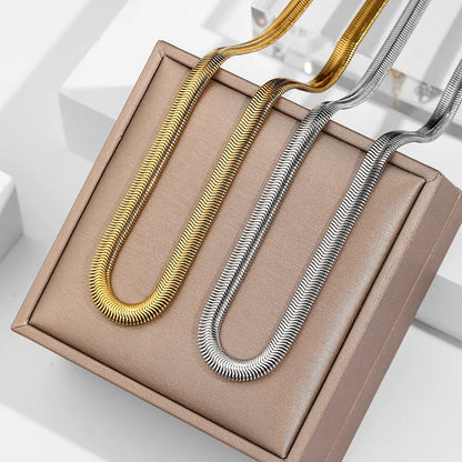 Ormkedja dam – tjock halskedja i rostfritt stål, trend 2023