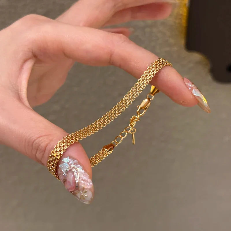 Armband Vera (enkelt silverfärgat armband – stilren design)