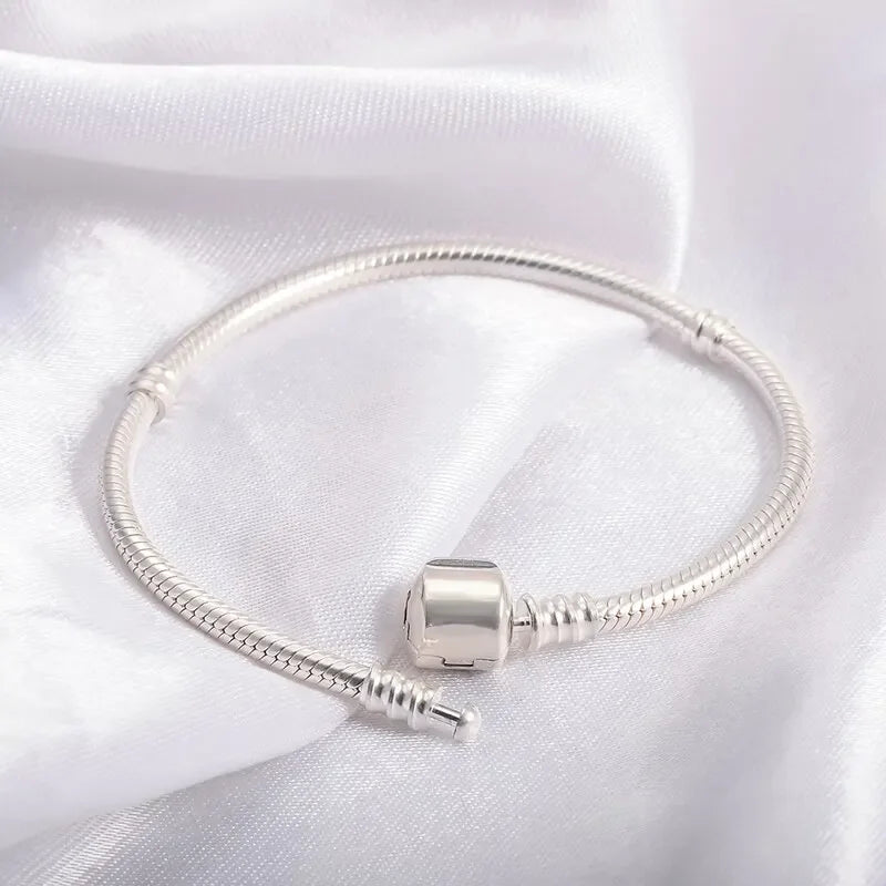 Armband Helena (ormkedja i silverfärg – mjuk och stilren)