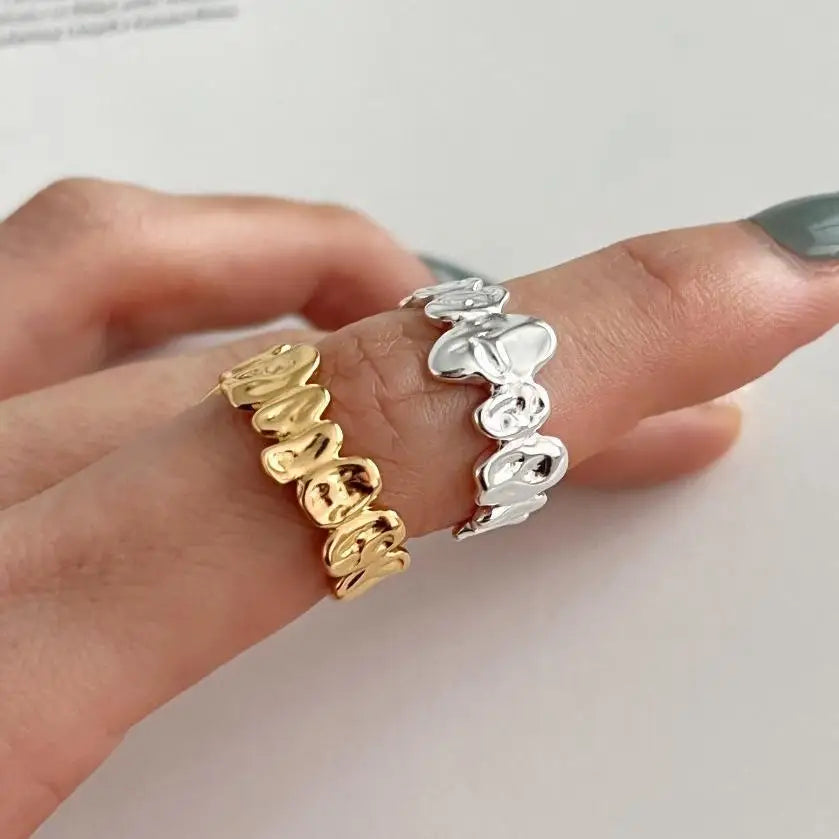 Ring Liv (öppen oregelbunden ring i silverfärg – justerbar design)