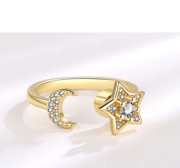 Stjärnring – snurrbar damring med mån- & stjärndetaljer