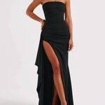 Sommarklänning – axelbandslös festklänning med slits