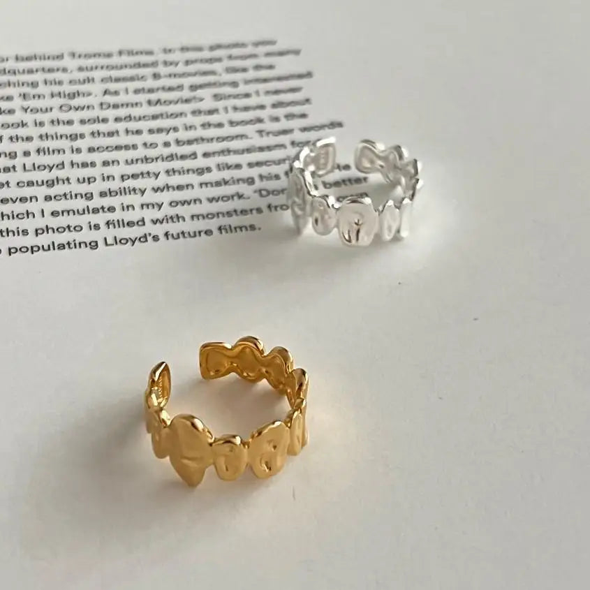 Ring Liv (öppen oregelbunden ring i silverfärg – justerbar design)