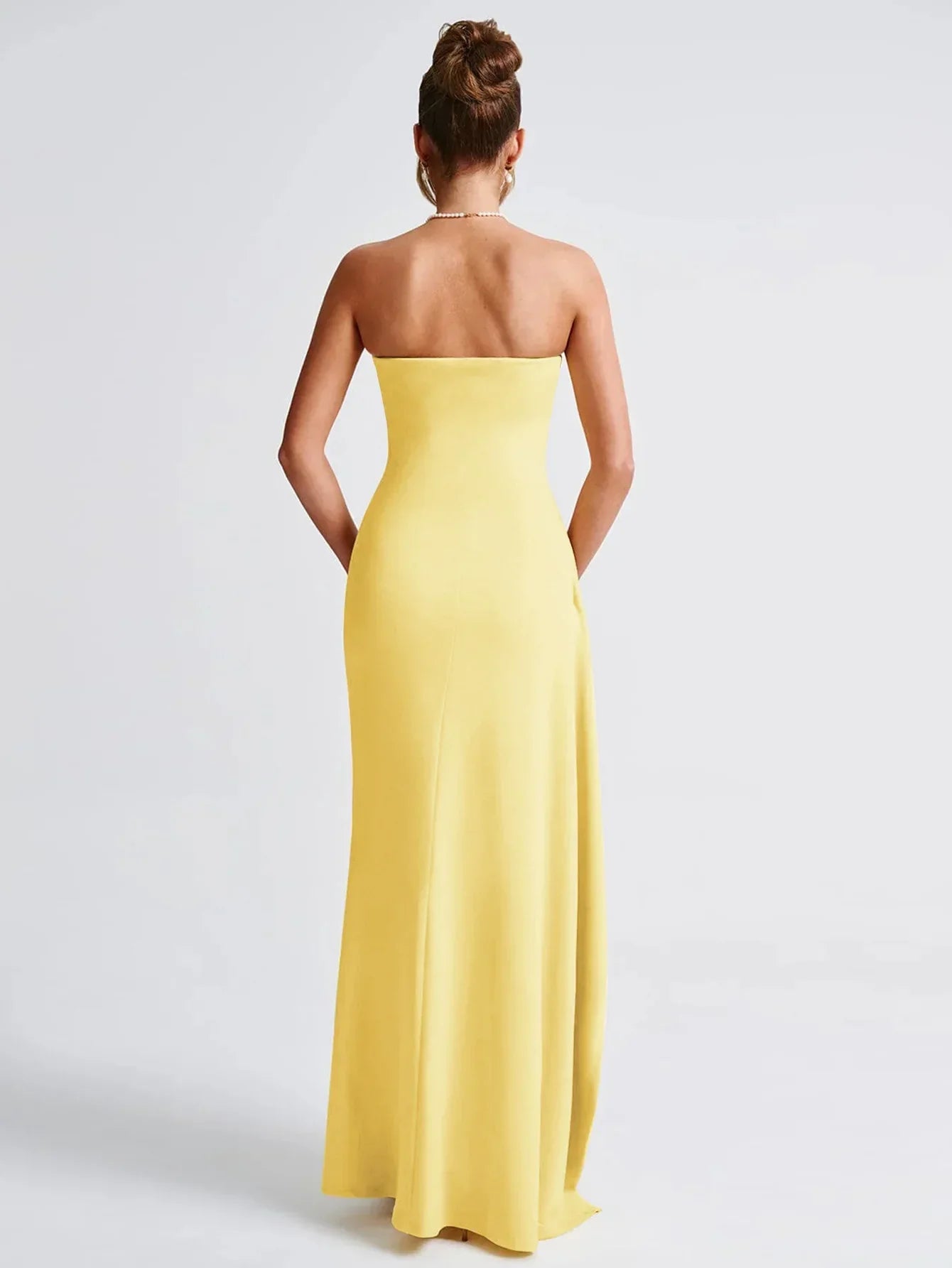 Sommarklänning – axelbandslös festklänning med slits