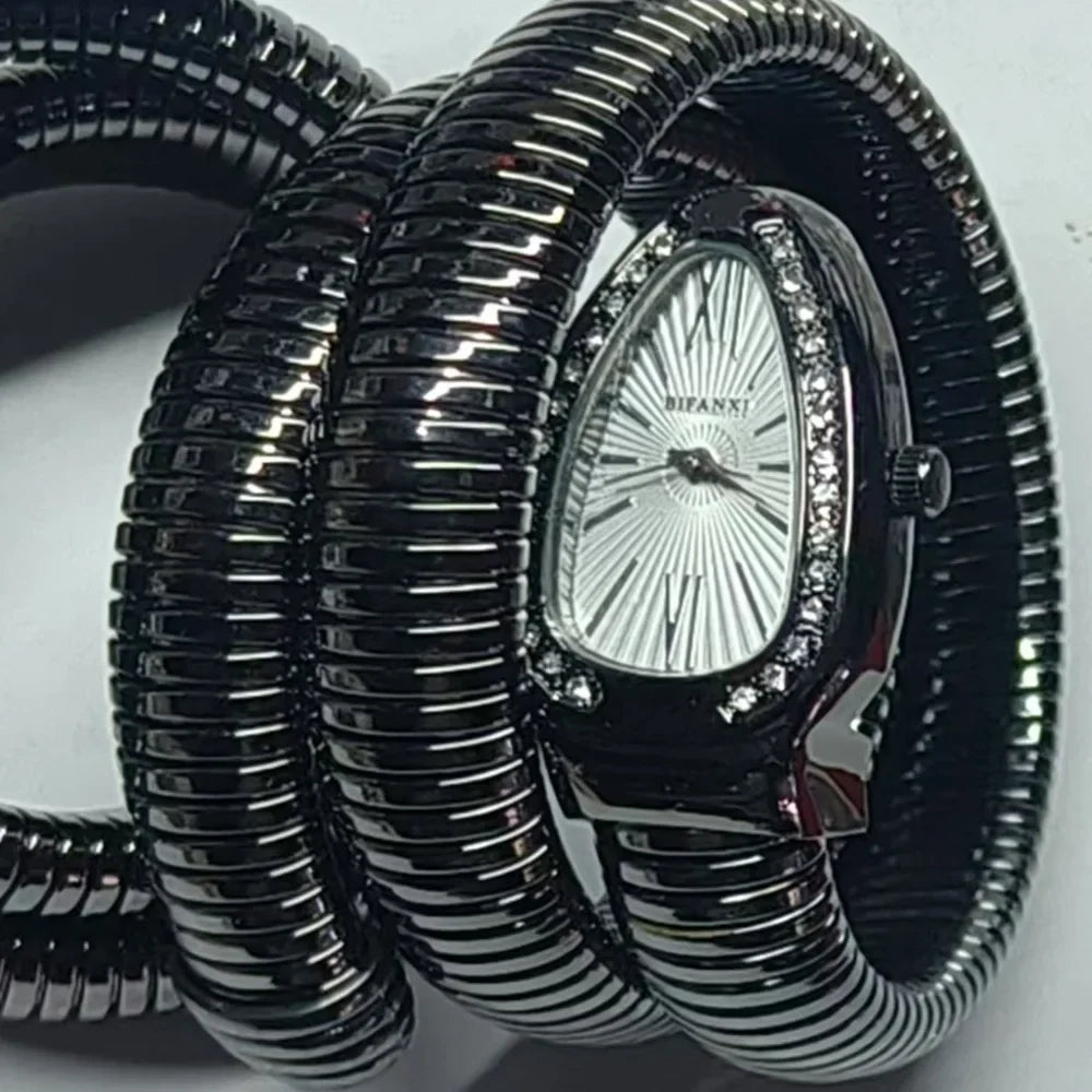 Klocka Helena (damklocka i guldfärg med armband – lyxig stil)