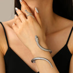 Smyckeset Selma (ormring & cuff-armband i silverfärg – punkstil)