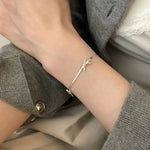 Armband Elise (enkelt armband med rosett & geometrisk design)