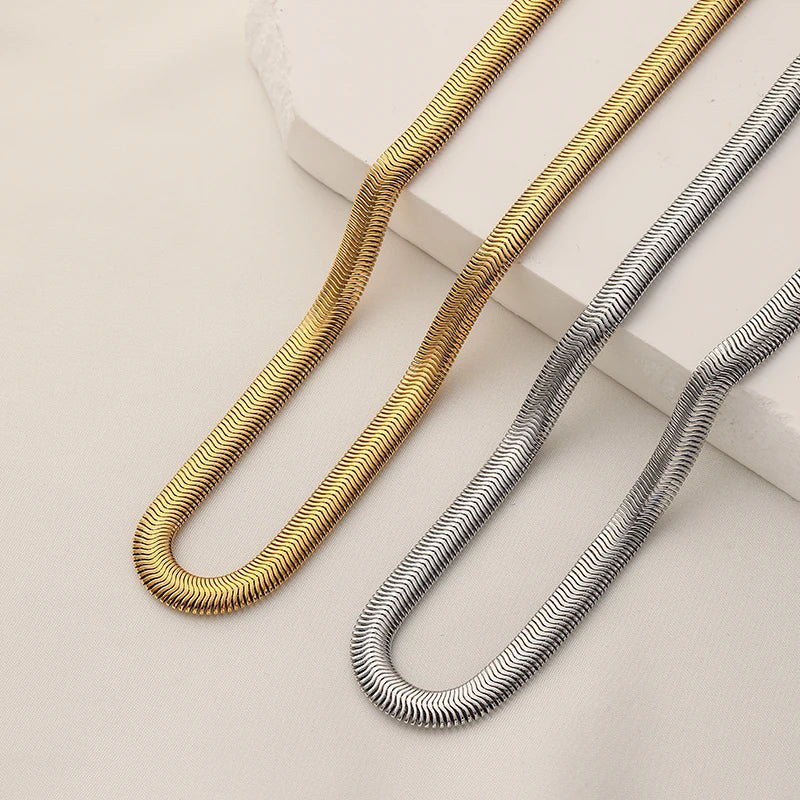 Ormkedja dam – tjock halskedja i rostfritt stål, trend 2023