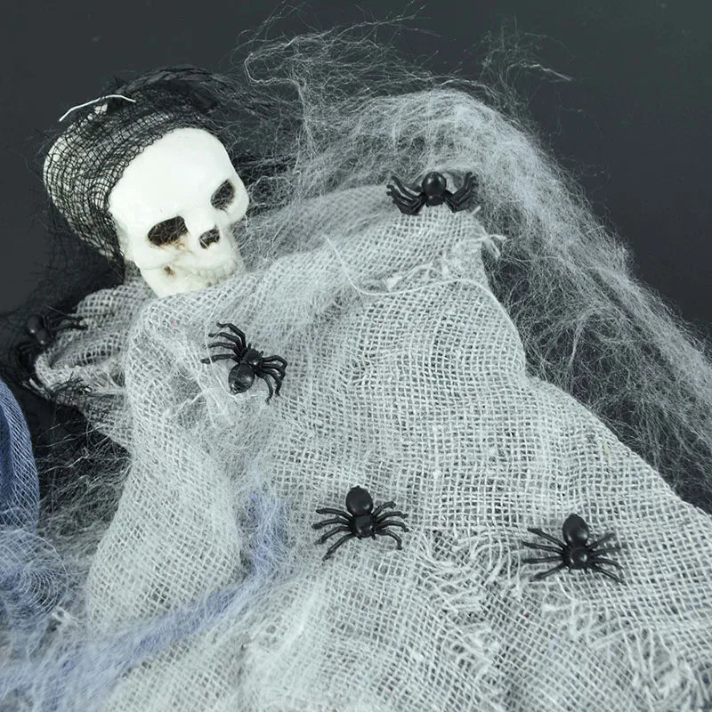 Hohtavat minihämähäkit Halloweeniksi – 50 pimeässä hohtavaa koristetta