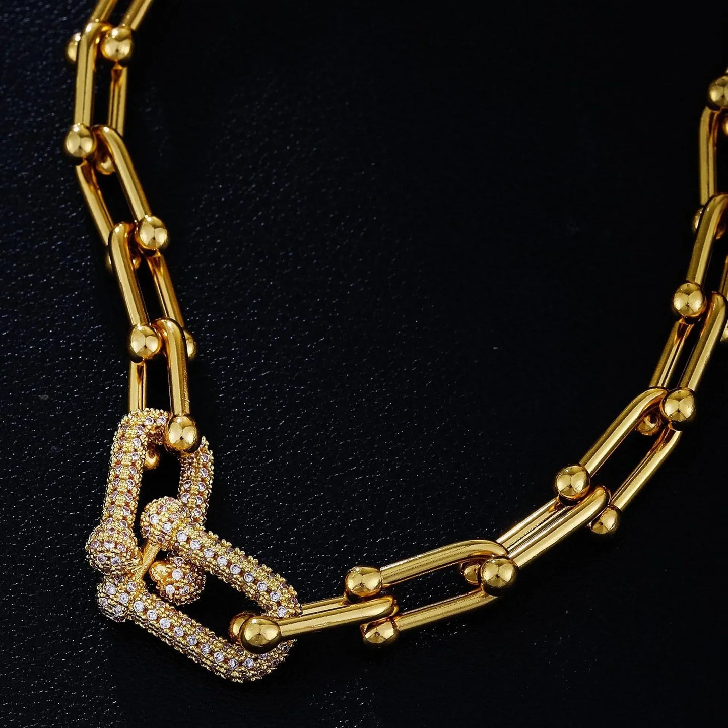 Kedjehalsband med låsdetalj – chunky modehalsband