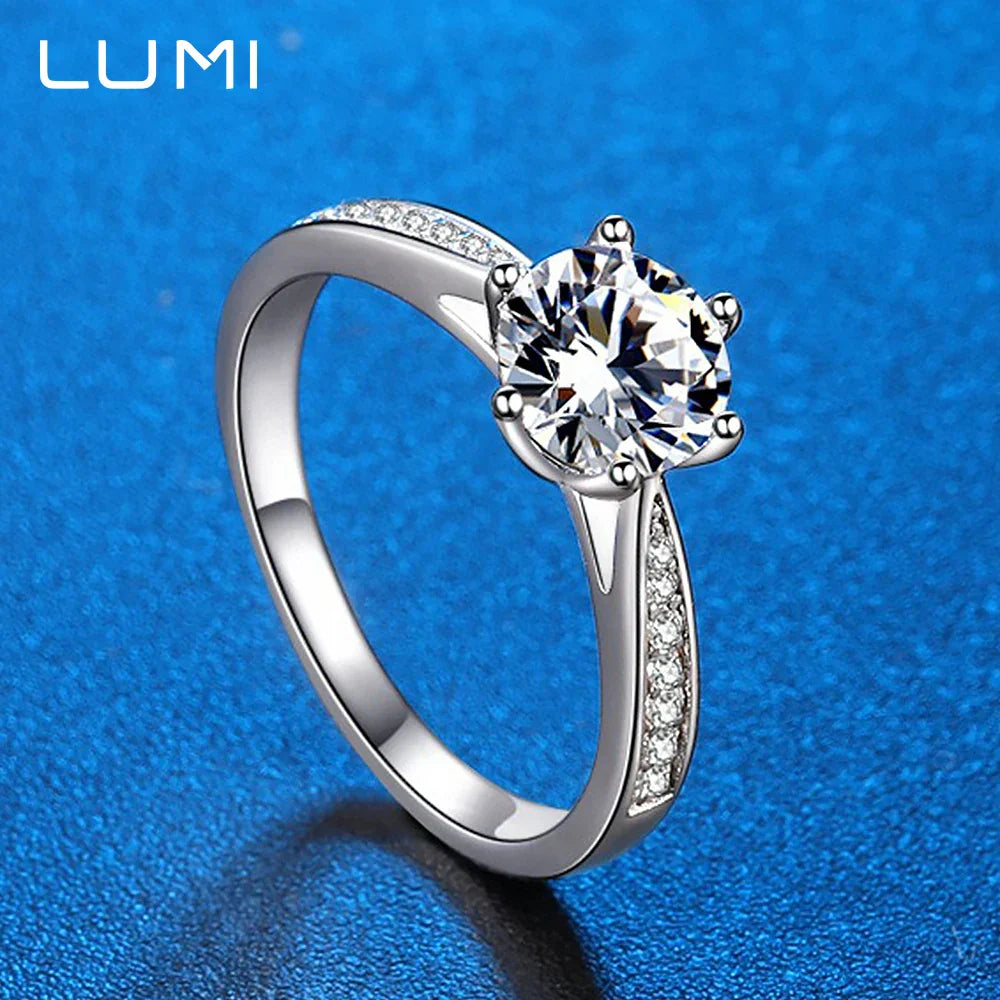 Ring i silverfärg – gnistrande sten