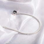 Armband Helena (ormkedja i silverfärg – mjuk och stilren)