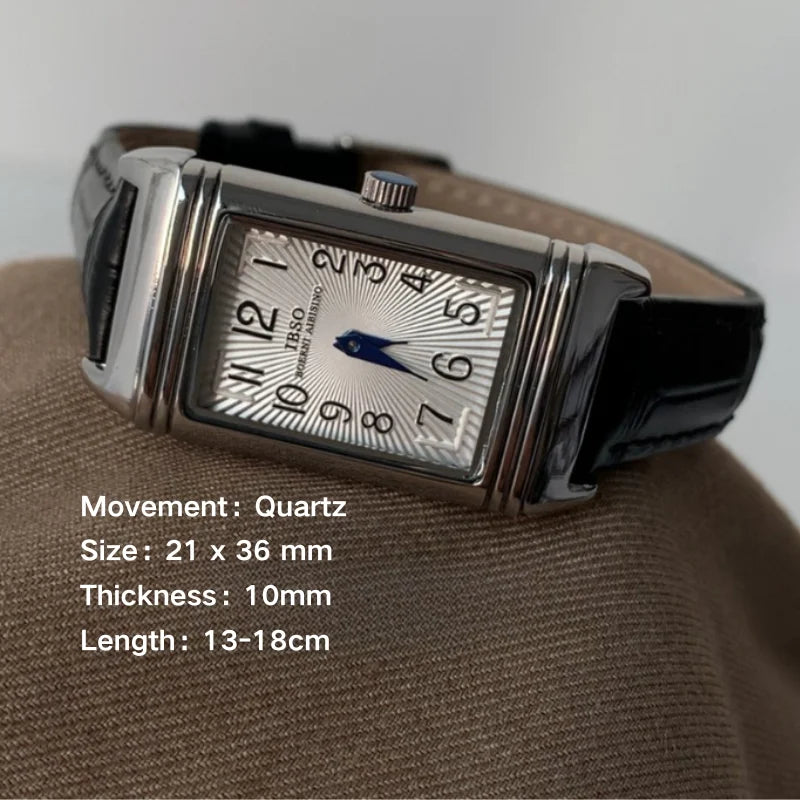 Klocka Emilia (klassisk damklocka med läderband och vattenskydd 30 m)