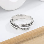 Ring Ronja (öppen ring med retro fjäderdesign)