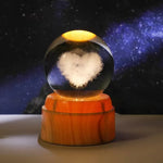 Krystallkule og nattbordslampe med solsystemtema 