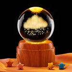 Krystallkule og nattbordslampe med solsystemtema 