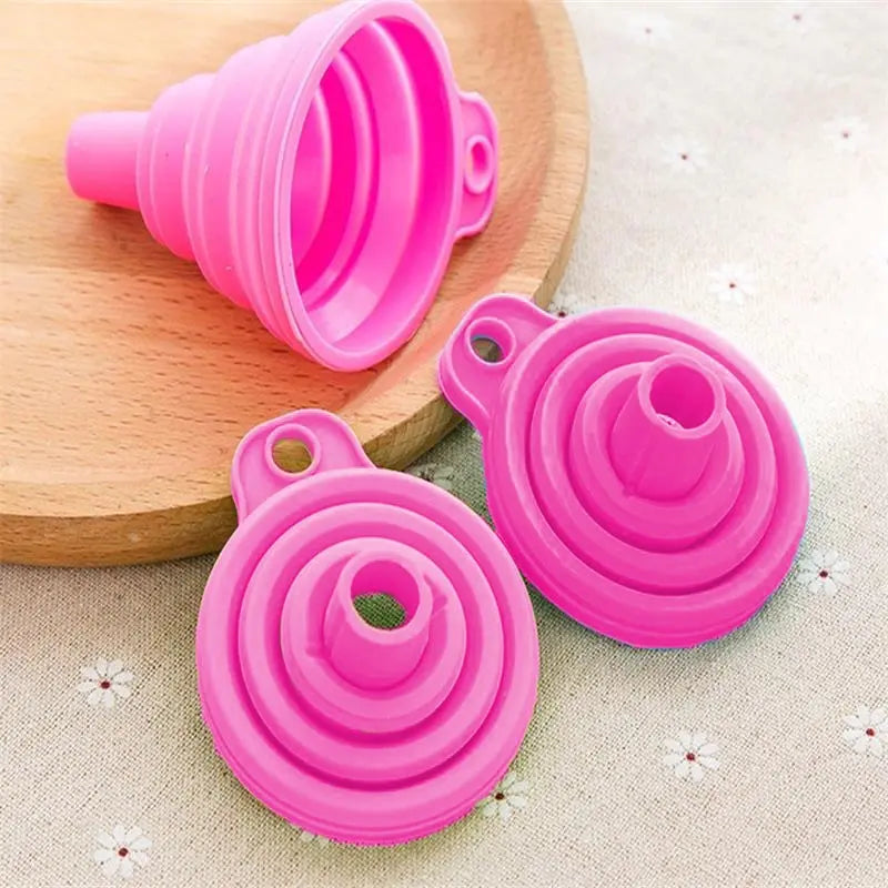 Hopfällbar tratt silikon – praktiskt köksredskap i rött