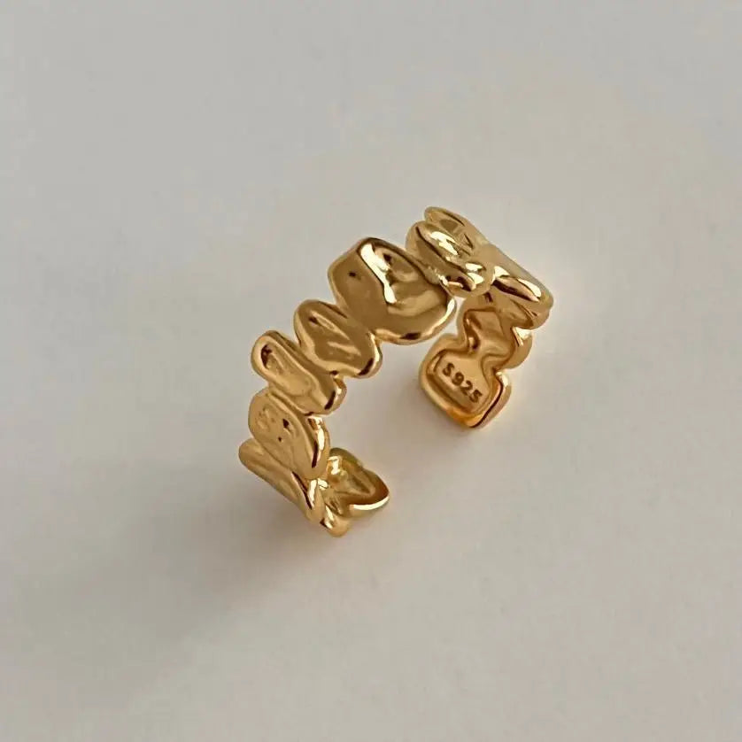 Ring Liv (öppen oregelbunden ring i silverfärg – justerbar design)